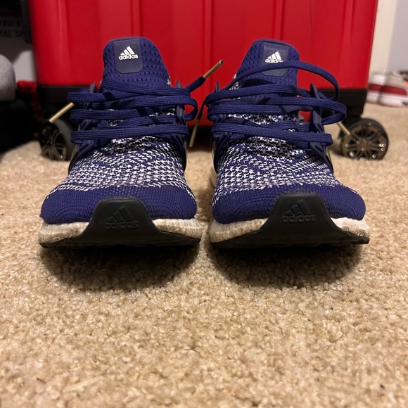 Men’s Adidas UltraBoost UW Huskies Purple/Gold Size 8. - Picture 6 of 13